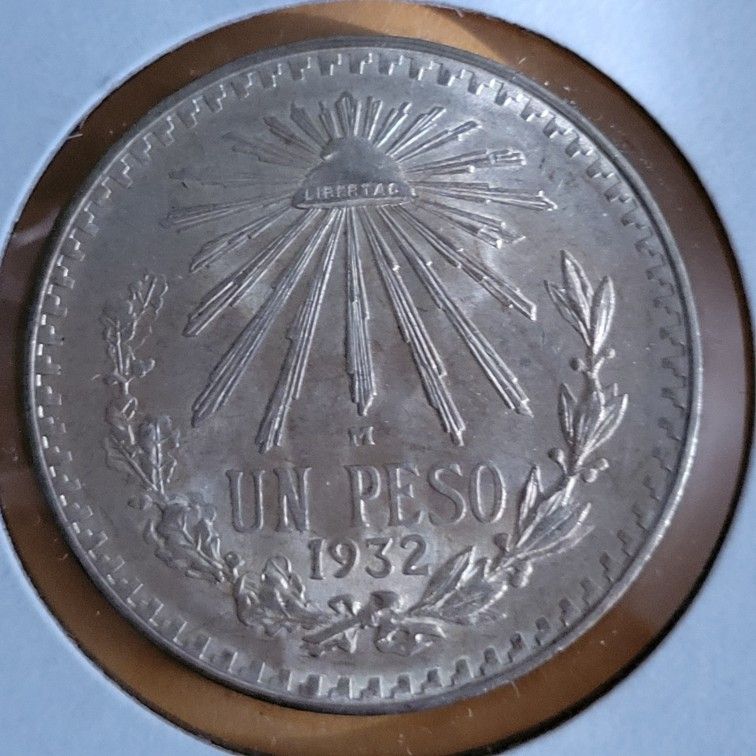 🇲🇽🇲🇽1932 Mexico One Peso Caps & Rays High Grade Silver Coin