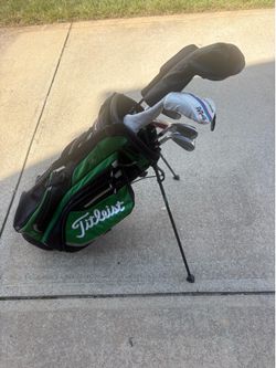 Callaway / Titleist/ Taylormade- RH Golf Club Complete Set