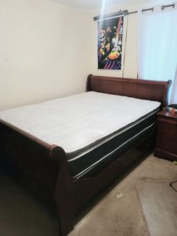 NEW QUEEN-SIZE PILLOW TOP MATTRESS AND BOX SPRING