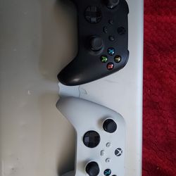 2 Xbox 1 Series X Controllers