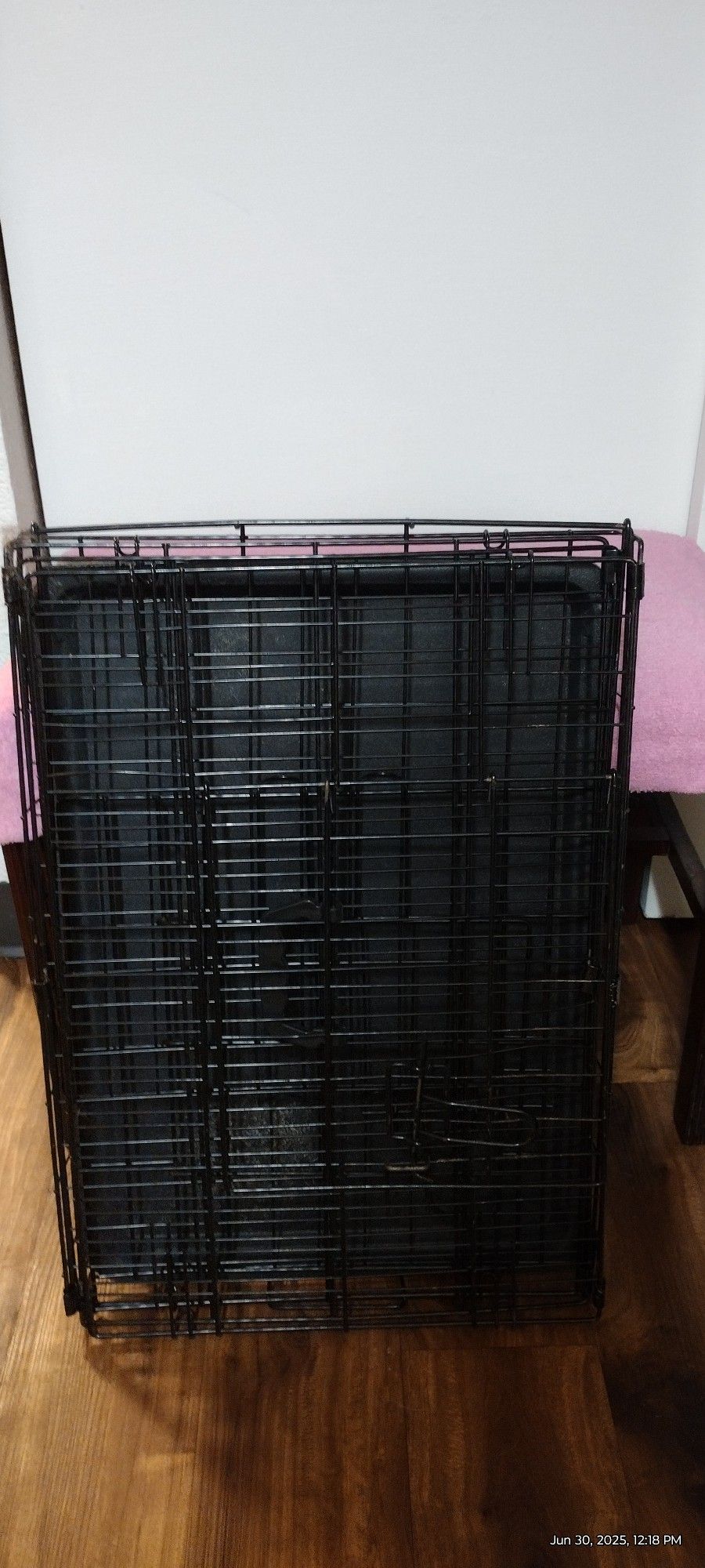 Small Dog Kennel In Excellent Condition