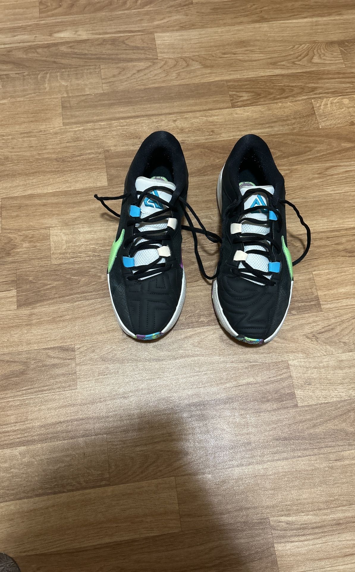 Basketball Shoes - Nike Zoom Freak 5 