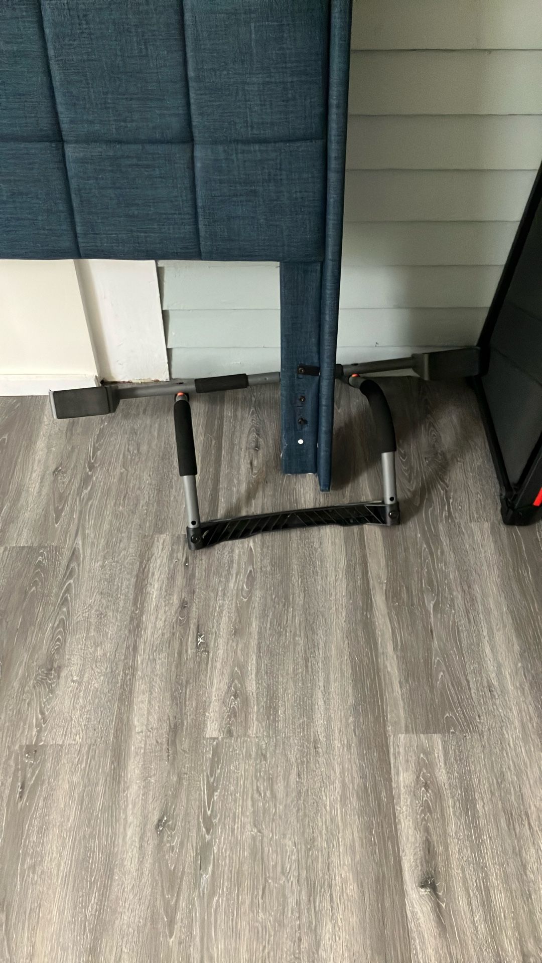 Pull Up Bar
