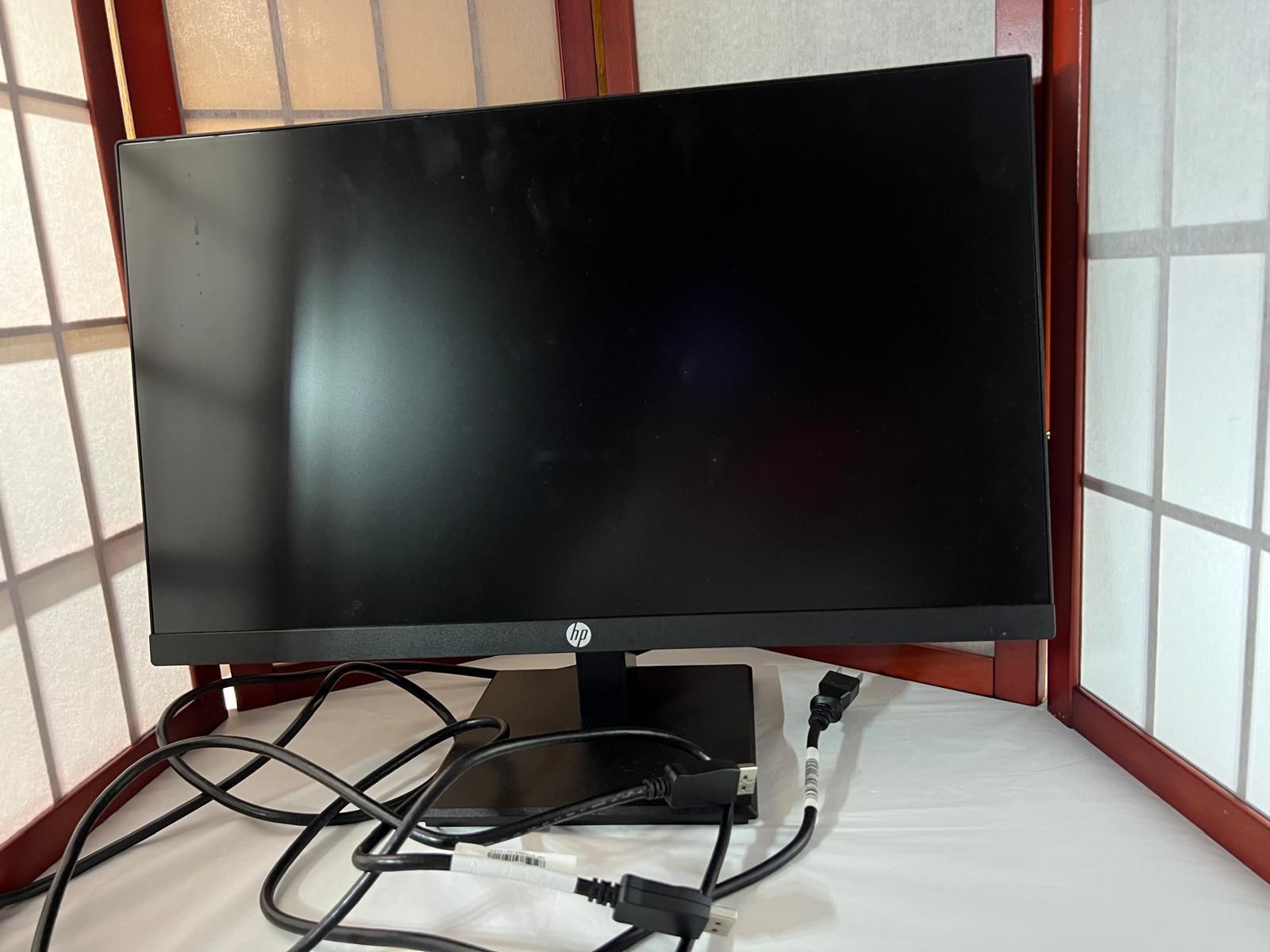 2 HP Monitors 
