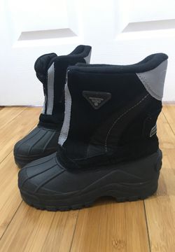 Kids size 13 snow boots waterproof black
