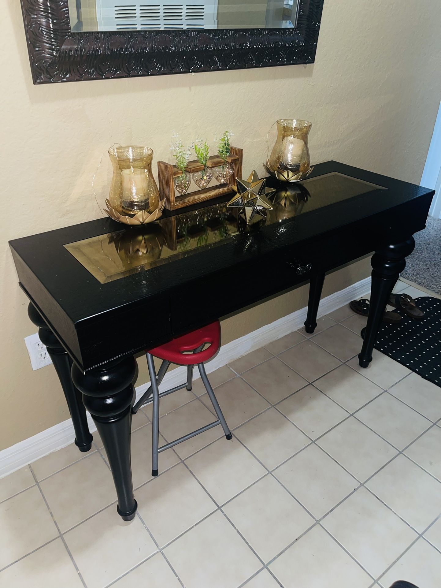 Entrance Table With Mirror