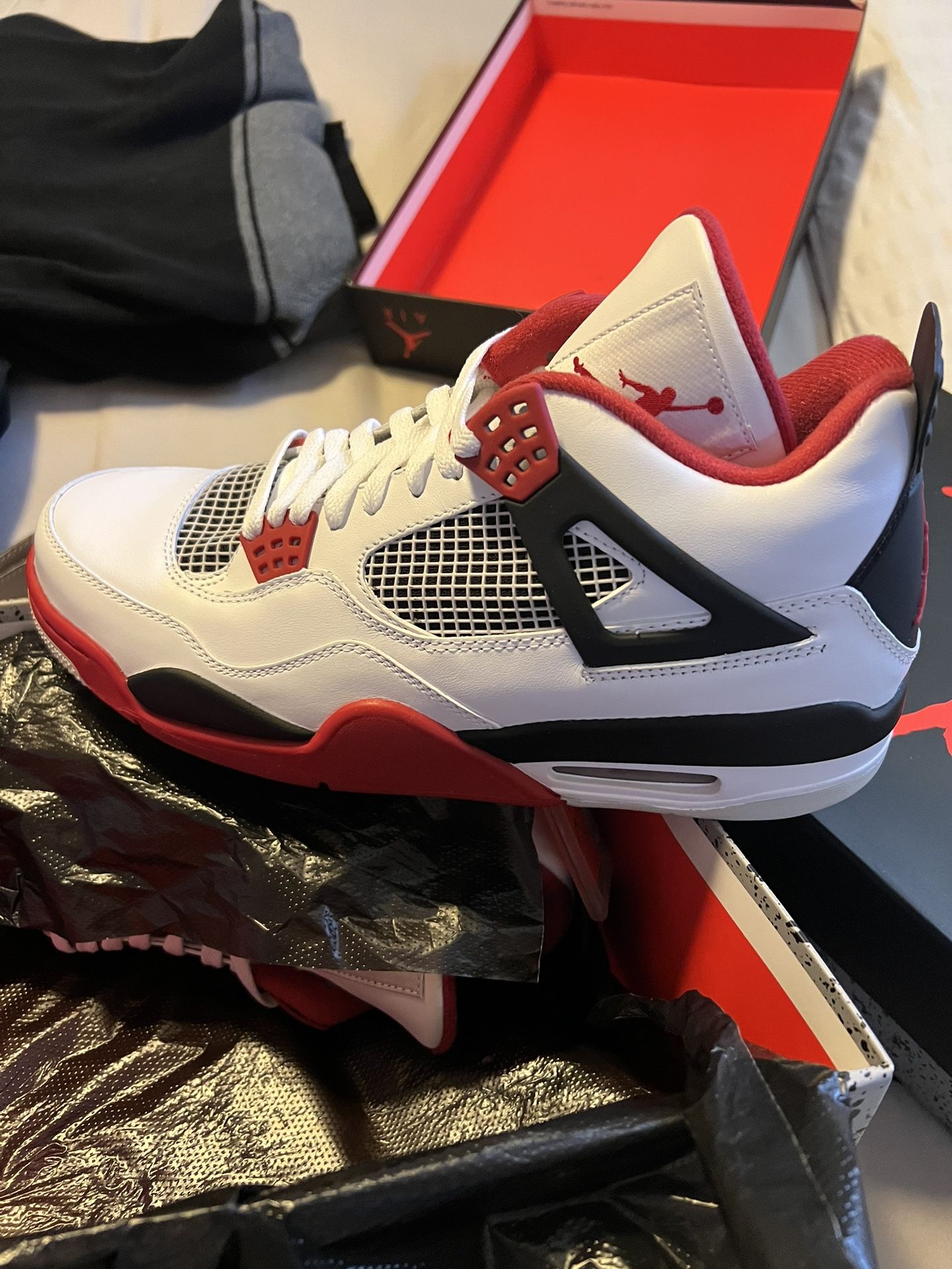 Jordan Retro 4 Varsity