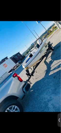 16ft Skeeter Bass Boat w/ Electric Tilt 90HP Johnson Outboard & Trailer