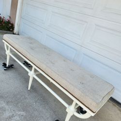 Vintage White Tuffed Bench In Very Good Condition! 