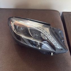 Mercedes S550 Headlight
