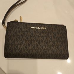 Michael Kors Wristlet