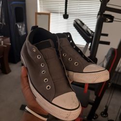 Gray Midtop Converse size 9