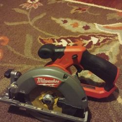 Milwaukee M12 Fuel  5 1/2 In Circular Saw