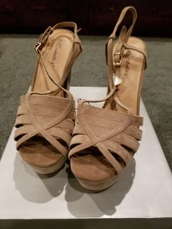 *** PLATFORM/HEELS SHOES*** BEIGE COLOR SIZE 8