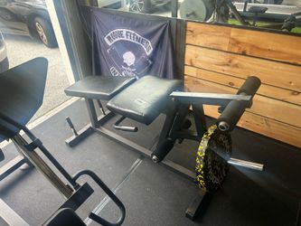 Lying leg curls and extension bench