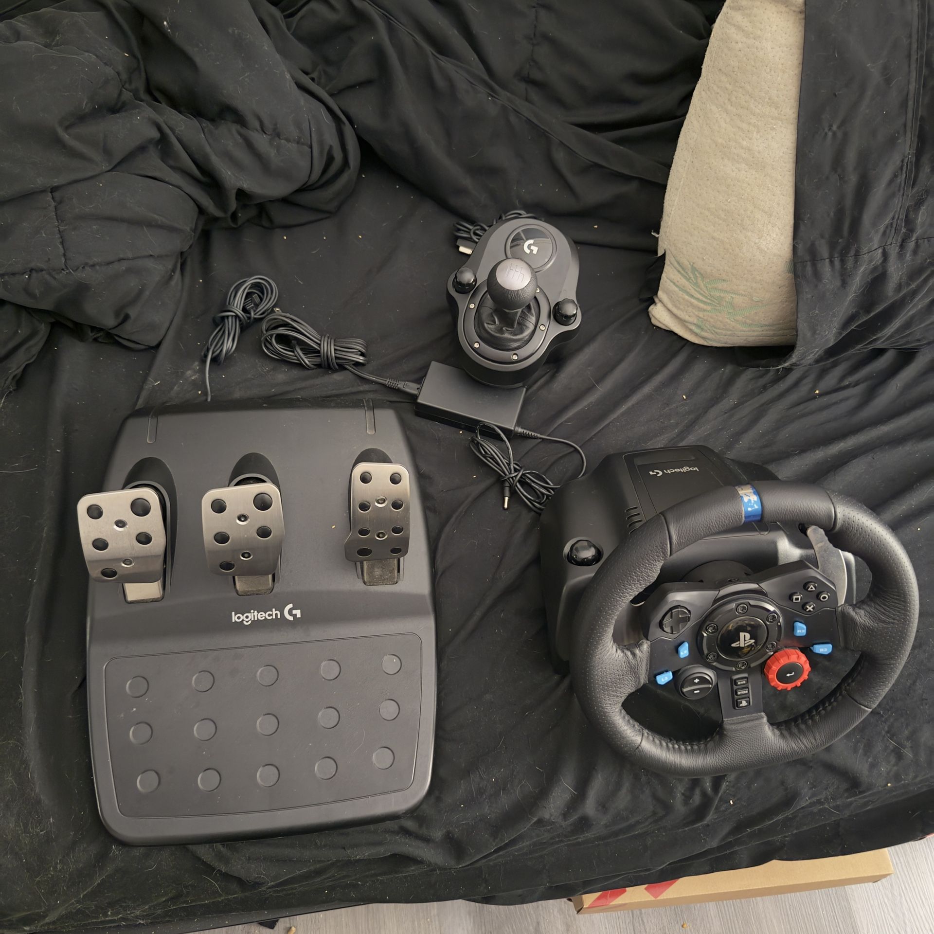 Logitech G29 Driving Force Steering Wheels & Pedals & shifter