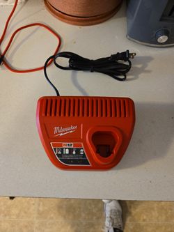 Milwaukee M12 Charger