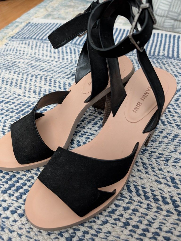 Gianni Bini Black Wooden Heel