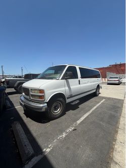 🚐 FOR SALE: 2002 GMC Savana 3500 SLE – $3,500