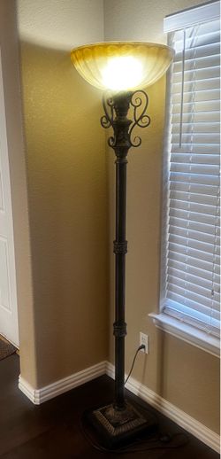 Elegant floor lamp