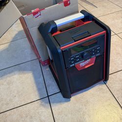 Milwaukee Bluetooth And Radio Speaker 