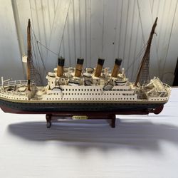 Titanic high quality wooden model cruise ship 25 1/2 Inch fully assembled