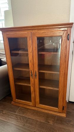 Solid Oak Glass Display Cabinet / Curio Cabinet – Excellent Condition