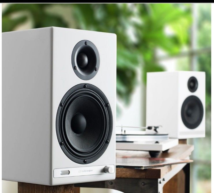 Audioengine HD6 WIRELESS BLUETOOTH POWERED BOOKSHELF SPEAKERS