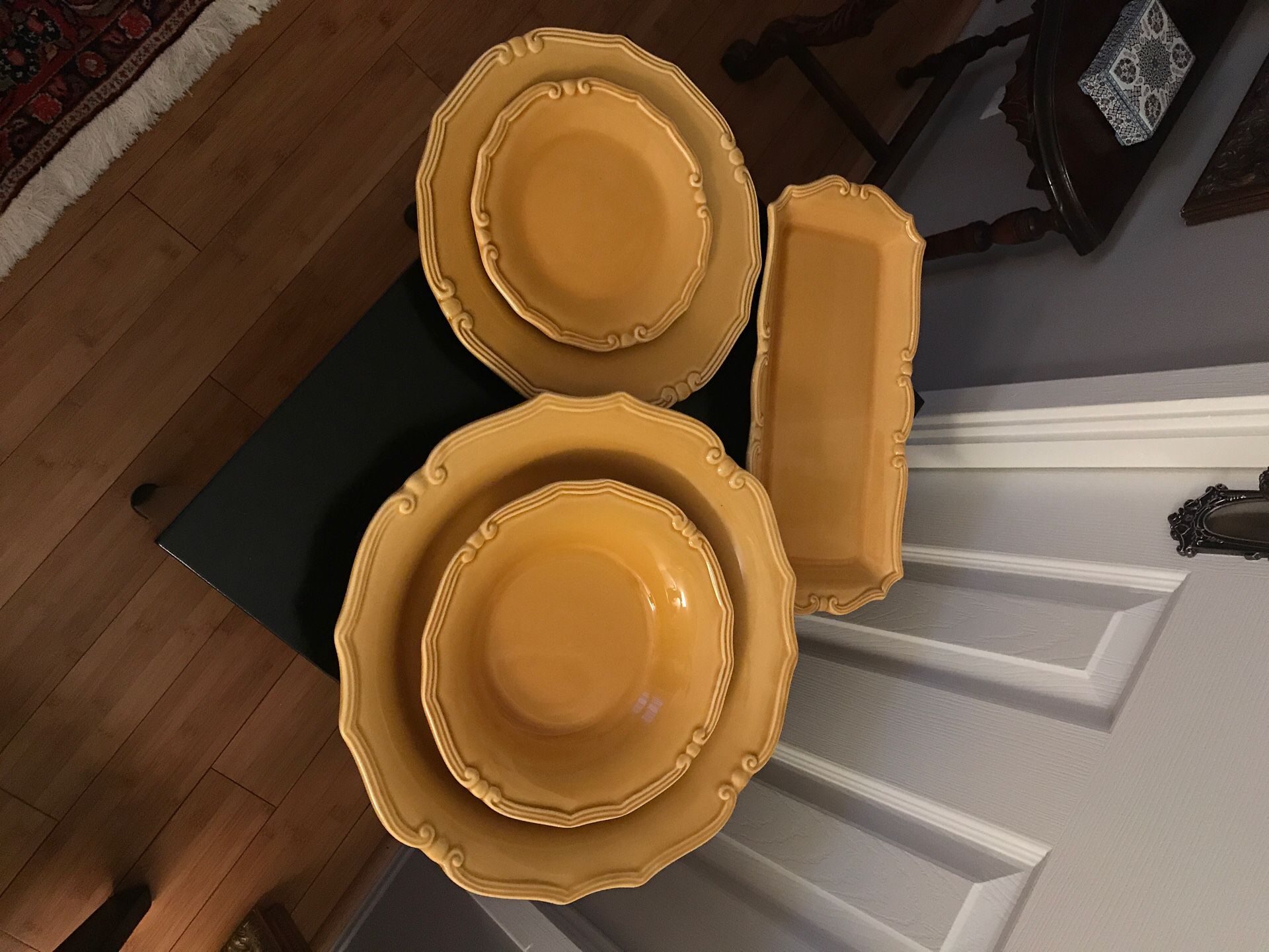 Williams &Sonoma set of dishes 4 each