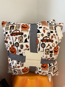 VIRAL HALLOWEENTOWN  PILLOW SET