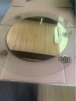 Elegant round wall mirror