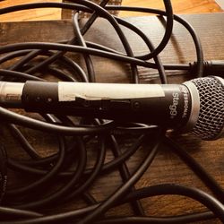 Stagg Professional Dynamic Microphone with XLR Cable