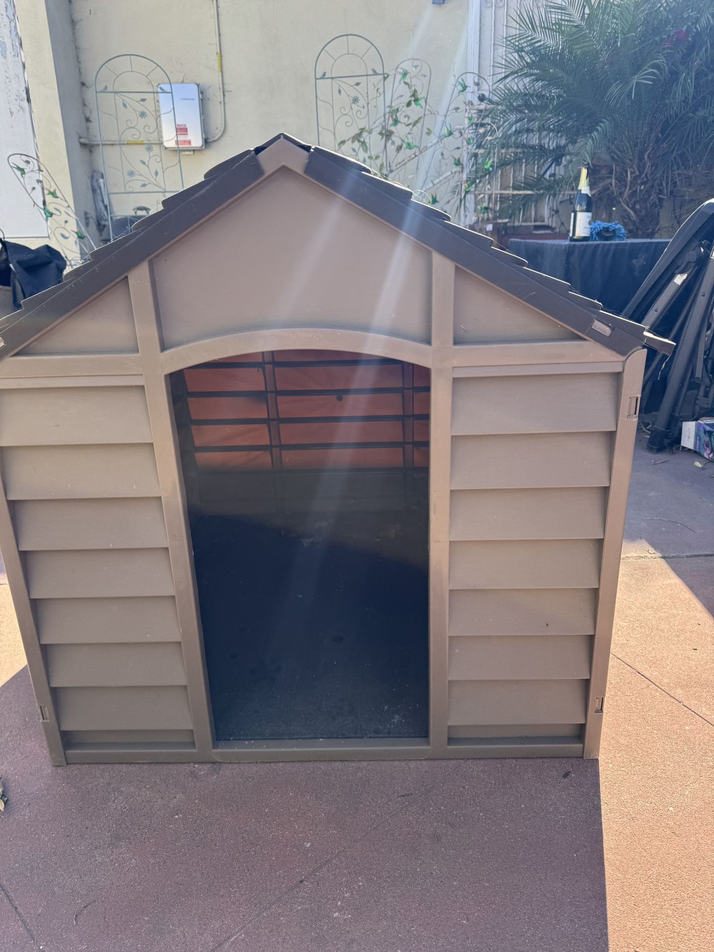 Augie Plastic Portable Dog House Used 