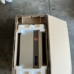 Rheem RTG-84DVLN-3 High Efficiency Non-Condensing Indoor Tankless Natural Gas Water Heater, 8.4 GPM