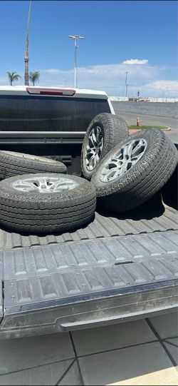 Wheels tires 2024 GMC Sierra