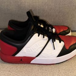 Jordan Retro Low 1 Red/Blk/Wht Size 9.5