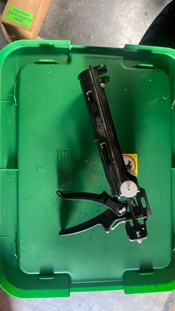 Double barrel epoxy/caulk gun
