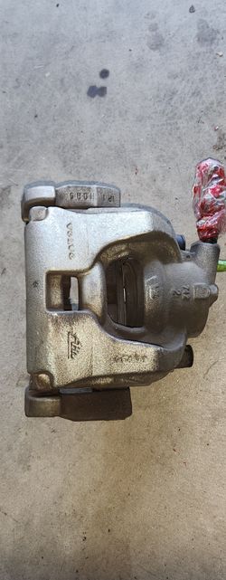 VOLVO 300mm Front Brake Calipers w/pads $30