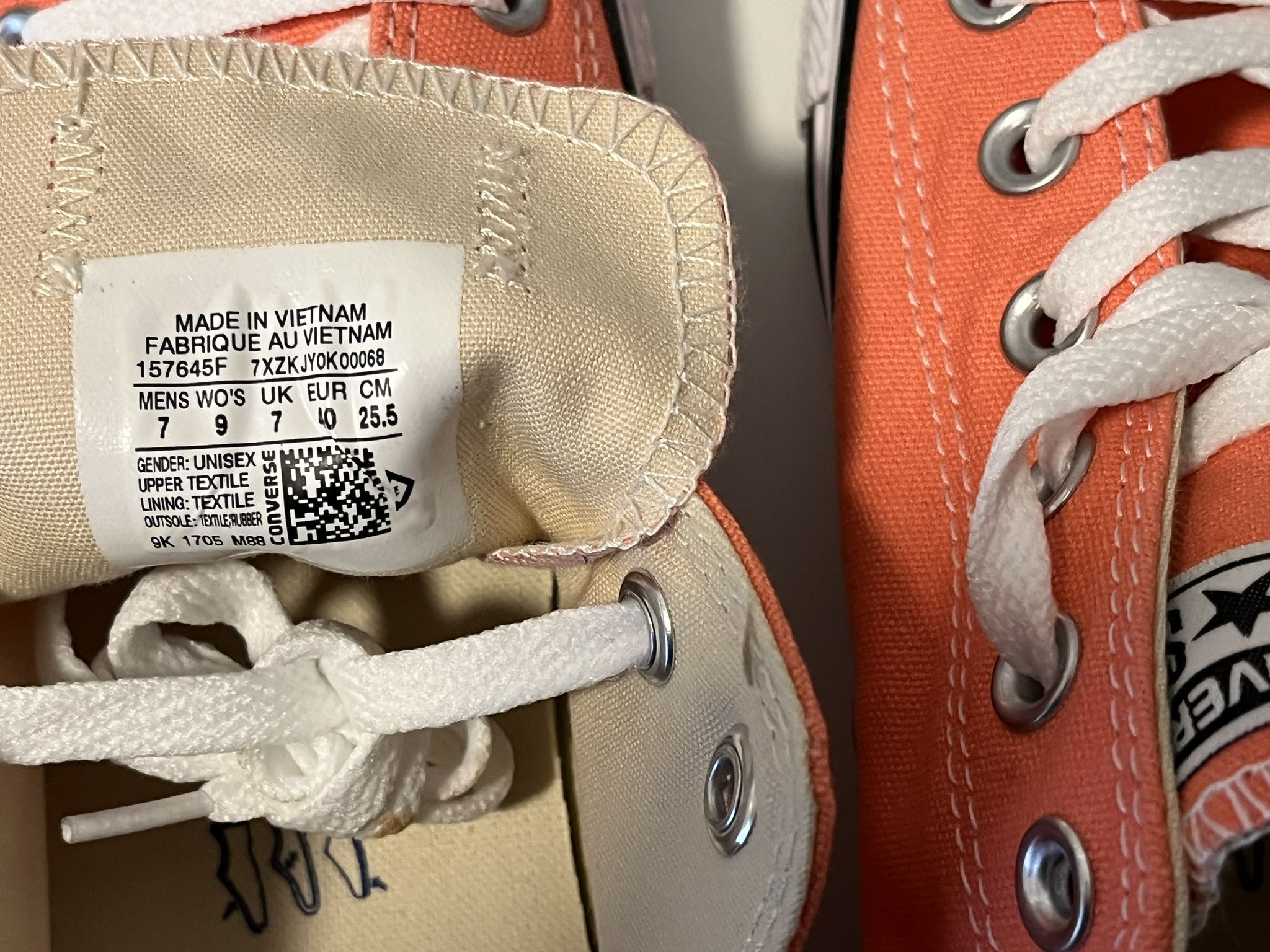 Converse Salmon color