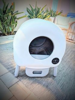 Self cleaning cat litter box $125