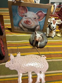 Pig decor