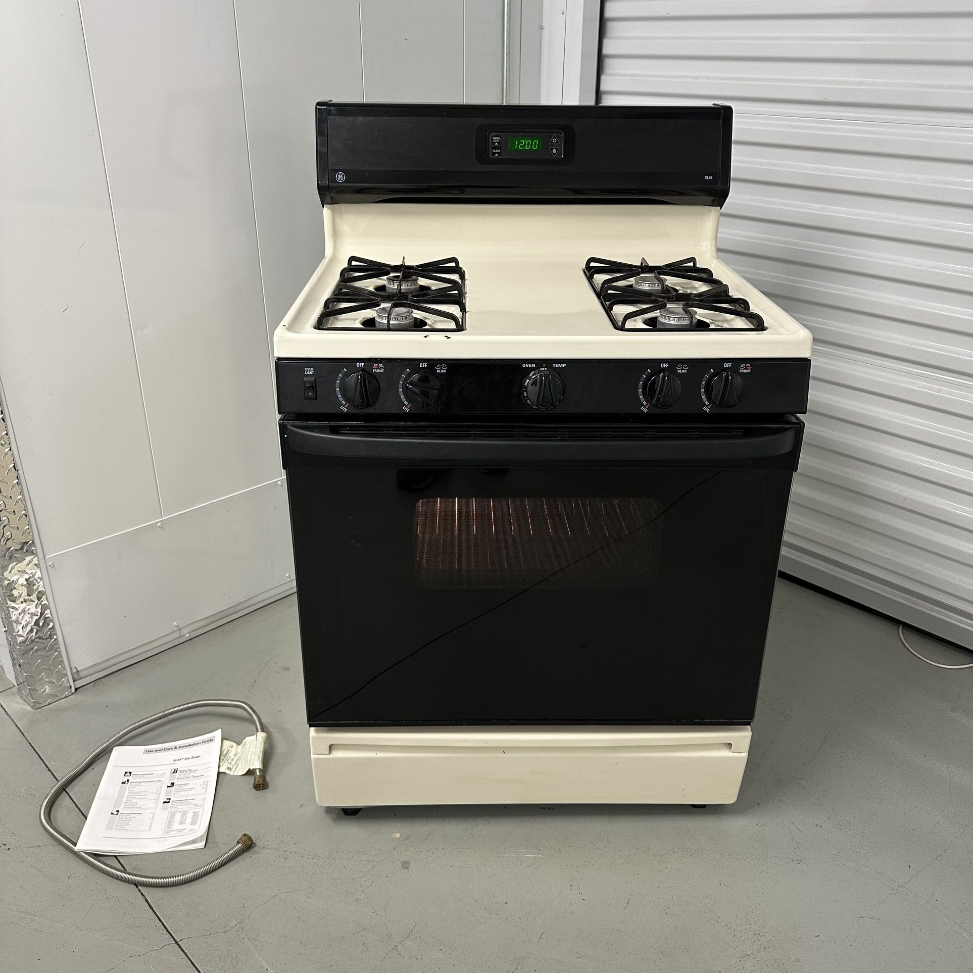GE XL44 Gas Cooking Range w/ Oven & Broiler Drawer