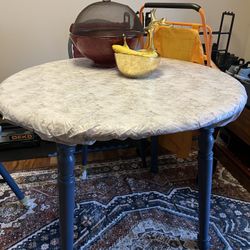 Dinning Table With 2 Chairs