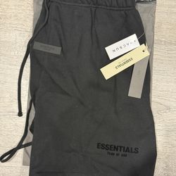Essentials SS22’ Shorts XL (Stretch Limo)