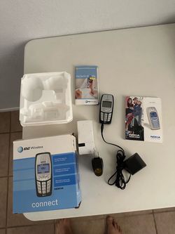 Vintage Nokia Cell Phone wit original box