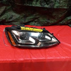 2011-14 Volkswagen Jetta Right Headlight LED