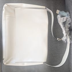 wilson leather White Laptop Compatible messenger/ Sacheal New With Tags  payed 69.00 .