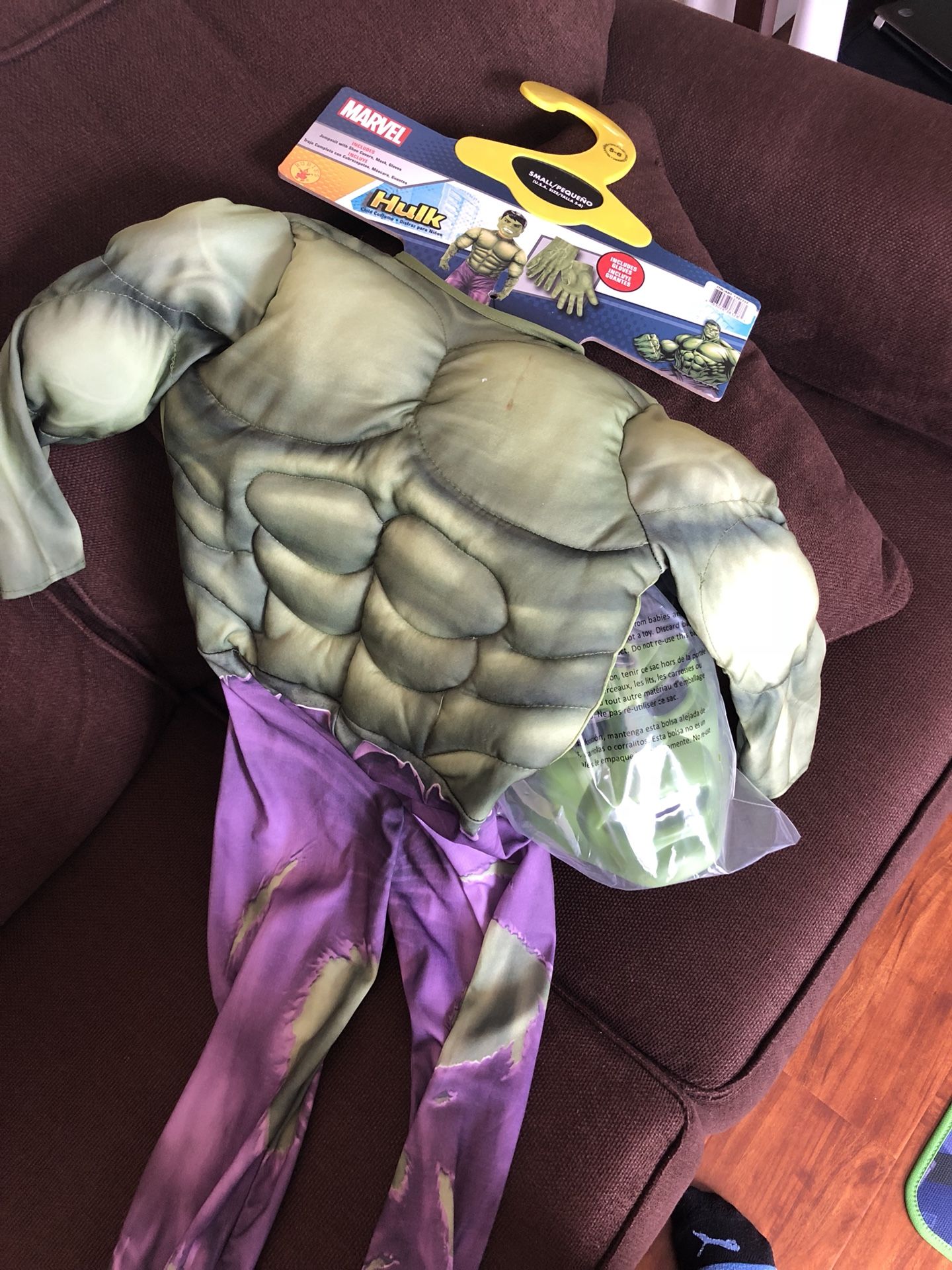 Hollween costume boys size 5 to 6 year old.