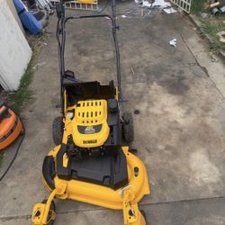 DEWALT lawnmower working good no bag