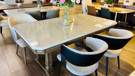 Dining tables and chairs on salle
